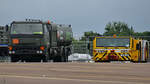 Dieses Leyland/DAF 26.26 Flugfeldbetankungsfahrzeug und ein Schopf-Flugzeugschlepper F396E waren Mitte Juli 2024 in Fairford ausgestellt.