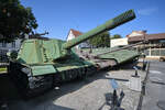 Die gepanzerte Selbstfahrlafette ISU-152 wurde zur Zeit des Zweiten Weltkrieges in der Sowjetunion entwickelt und von 1943 bis 1946 gebaut. (Waffenmuseum Kołobrzg (Kolberg), September 2024) 