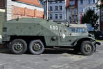 Der BTR-152 ist ein Schützenpanzerwagen sowjetischer Herkunft auf Basis des Fahrgestells des Lastwagens ZIS-151. (Waffenmuseum Kołobrzg (Kolberg), September 2024)