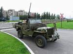 Ein US-Jeep auf dem Gelände der Малая Октябрьская железная дорога in Pushkin, 19.8.17