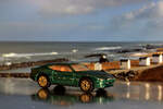 Matchbox MB261 in 1:60, von 1994, Aston Martin DB7 Vantage Coupe. Aufnahme heute 23.12.2024 Hintergrund Aufnahme 27.8.2024 Lohnstrup, Jammerbucht Dänemark