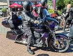 =Harley Davidson steht abfahrbereit zur geführten Tour vom Konrad-Zuse-Hotel in Hünfeld, 07-2024