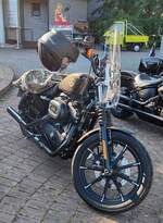 =Harley Davidson steht abfahrbereit zur geführten Tour vom Konrad-Zuse-Hotel in Hünfeld, 08-2024