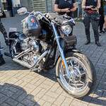 =Harley Davidson steht abfahrbereit zur geführten Tour vom Konrad-Zuse-Hotel in Hünfeld, 08-2024