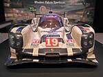 Das 24h Le Mans 2015 Siegerfahrzeug: Porsche 919 Hybrid, gefahren von Nico Hülkenberg, Nick Tandy und Earl Bamber.