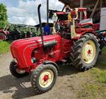 =Porsche Super steht bei der Oldtimerausstellung der Traktorfreunde Wiershausen am Klostergut Hilwartshausen, 05-2023