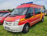 =Ford Transit der Feuerwehr RONSHAUSEN, gesehen im Mai 2024 auf dem Besucherparkplatz der RettMobil