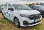 =Ford Tourneo als Rollstuhlfahrdienst von SANI-CAR, gesehen auf dem Parkplatzgelände der RettMobil 2024 in Fulda