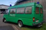 =Ford Transit TGL als Polizei-Gruppenwagen steht im Polizei-Oldtimer-Museum Marburg.