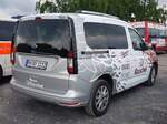=Ford Tourneo Connect der Firma RASCHEL, gesehen auf dem Parkgelände der Rettmobil 2024 in Fulda