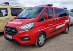 =Ford Transit der Feuerwehr EHRINGSHAUSEN-NORD steht auf dem Parkplatzgelände der RettMobil 2022 in Fulda, 05-2022