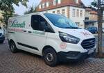 =Ford Transit vom Eierhof SCHÖNRATH steht im Oktober 2022 auf dem Wochenmarkt in Hünfeld