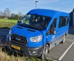 Ford Transit der Baufirma Baatz stand auf einem Parkplatz nahe einer Baustelle. 12.2023