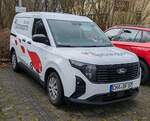 =Ford Transit Courier von BLUTTRANSPORTE steht an der Heliosklinik in Hünfeld, 12-2024