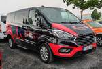 =Ford Transit Custom der JOHANNITER LUFTRETTUNG, gesehen auf dem Parkplatzgelände der RettMobil 2024 in Fulda