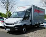 =Iveco Daily von  Junghanns-Fahrzeugbau  steht auf dem Parkplatz der RettMobil 2017 in Fulda, Mai 2017