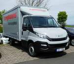 =Iveco Daily von  Junghanns-Fahrzeugbau  steht auf dem Parkplatz der RettMobil 2017 in Fulda, Mai 2017