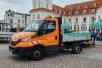 =Iveco Daily steht im Juni 2024 in der Nähe der Binzer Seebrücke