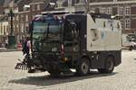 Schmidt Straenkehrmaschine ist bereit den Markplatz nach dem Markttag zu Reinigen. 07.2024