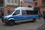 Polizei Frankfurt Mercedes Benz Sprinter Lautsprecherwagen mit LED Anzeige am 15.02.25 in der Innenstadt