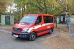 Feuerwehr Frankfurt Mercedes Benz Sprinter MTW (Florian Frankfurt 44/19-1) am 27.10.18 im Bereitstellungsraum Enkheimer Ried bei der Herbstabschlussübung der Jugendfeuerwehr