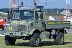 Ein Mercedes-Benz Unimog der Bird Control Unit ist hier im September 2024 auf dem Airbase in Kleine-Brogel unterwegs.