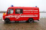 Feuerwehr Maintal Mercedes Benz Vario GW-Wasserrettung am 31.12.24 beim Silvesterschwimmen in Mainz