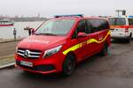 BF Mainz Mercedes Benz Vito MTW am 31.12.24 beim Silvesterschwimmen in Mainz