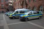 Polizei Frankfurt Mercedes Benz Vito und MAN TGE am 15.02.25 in der Innenstadt