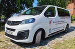 =Opel Vivaro C des Sportvereins FALKE aus SACHSENBRUNN steht im Mai 2024 auf Rügen