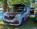 =Renault Trafic von WERBUNG-SCHLICHTING steht beim US CAR TREFFEN in Bardowick, 06-2024