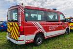 =VW Crafter II als MTF der Feuerwehr HEMER steht im Mai 2024 auf dem Besucherparkplatz der RettMobil in Fulda