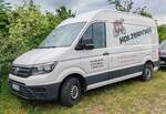 =VW Crafter von HOLZBRECHER-Automobile, gesehen auf dem Parkplatzgelände der RettMobil 2024 in Fulda