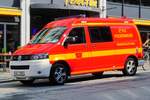 =VW T5 als Einsatzleitfahrzeug der Lübecker Feuerwehr unterwegs in Lübeck im September 2018