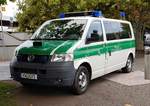 =VW T 5 der Zollverwaltung steht im Oktober 2019 am Bahnhof Radolfzell