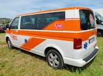 =VW T5 vom WEISSEN KREUZ aus Italien, gesehen auf dem Parkgelände der Rettmobil 2024 in Fulda. Das WEISSE KREUZ ist eine Hilfsorganisation die insbesondere in Südtirol tätig ist.