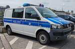 =VW T5 der Bundespolizei steht am HBF in Hamburg, 05-2024