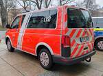 =VW T 6 steht vor dem Plauener Rathaus zur Übergabe an die Feuerwehr der Stadt Plauen, 12-2024