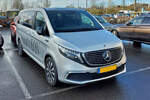 Mercedes Benz EQV 300, 100 % Elektrisches Nutzfahrzeug, gesehen auf einem Parkplatz im Norden von Luxemburg.