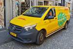 Mercedes Benz e Sprinter, vom DHL, gesehen in den Straßen von Maastricht. 06.2024