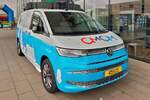 VW T7 vom CMCM; stand vor einem Kaufhaus. 07.2024 