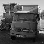 Ein Mercedes-Benz 405 D mit Kastenaufbau (Mobiles Laboratorium) ist Teil der Ausstellung im Museo del Aire.