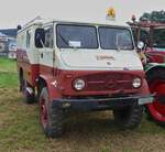 Mercedes Benz Unimog 404; Campingmobil; war beim Oldtimertreffen in Warken zu sehen. 21.07.2024