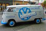 VW Bully bei einer Fahrzeugausstellung in Krefeld, 19.9.2015