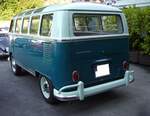 Heckansicht eines VW T1 Achtsitzer Sondermodell, genannt  Samba  aus dem Jahr 1964.