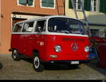 Roter VW Transporter am Oldtimer Treffen in Büren an der Aare am 2024.09.01