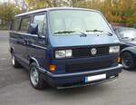 VW T3 Multivan Limited aus dem Jahr 1992 im Farbton onyxblau.