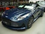 Aston Martin DB12 Roadster im Farbton seychelles blue.