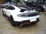 Heckansicht eines Aston Martin Vantage GT12.