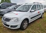 =Dacia Logan vom DRK, gesehen auf dem Parkplatzgelände der RettMobil 2024 in Fulda